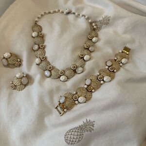 Vintage  Beige and White Shell Necklace,earring and bracelet set
